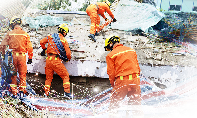 Photo de premiers intervenants sur un sinistre